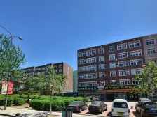 大黑山旅游度假区,轻轨站旁,公交站旁