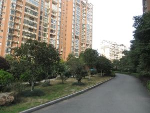 自住装修拎包入住,业主诚心出售。。。