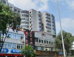 锦泰公寓4室2厅东南