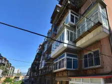 房子主要交通好市场近 大杨树市场 而且离汇金也近。