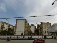 理工大,七里河地铁口800米,两室朝东 ,低楼层