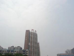 地铁口天都正规一室一厅中间楼层有平台精装修