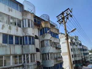 天富山庄中间楼层南北通透房主急售一梯两户价可议
