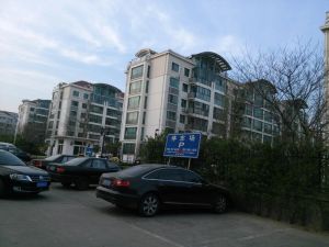 冠庭园小区,一楼有园子。多层套三得房率高