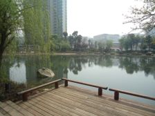 满五唯一、南北通透、通风采光好、有地下停车场。