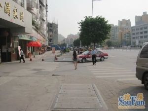 横沙地铁口中层2房1厅户型方正