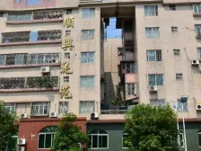 格局方正,采光充足,楼层好, 交通方便,五年唯一