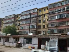 此房为正规一室一餐厅朝东户型缩水房旁边就是公交车站