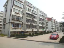 此房精装修,顶加阁,精装修,单独楼梯,有小棚