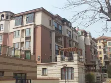 洋房一楼带半地下有南北花园,有新风,新装修未住