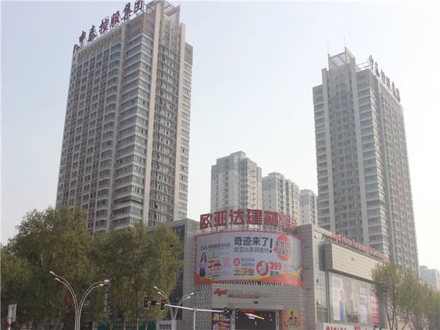  ��̩�����͹㳡 