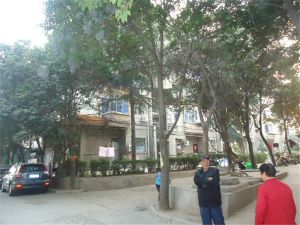 南昌路旁158厂家属院两室两厅业主诚心出售