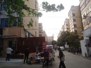 创业路大张低楼层大四室精装修可拎包入住