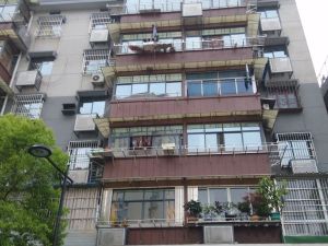 地铁9号线300米区政府隔壁精装修三房拎包入住好房