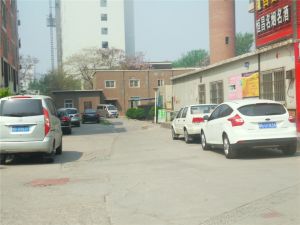 牧野湖旁,步梯中间楼层,户型方正,老证