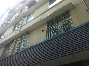 体育场路两室一厅中间楼层采光好拎包入住