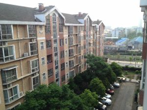 山水庭院东区1室1厅东南