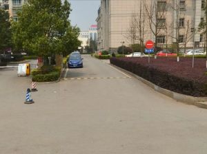 单位房,电梯小高层,中间楼层,地铁口50米,满五唯一
