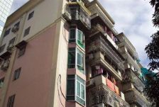 温泉公园金鸡山公园04年花园社区,电梯中楼层外墙贴砖