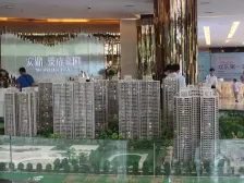 小区中间位置安静装修较新,看小区游泳池