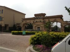 绿地临湖,独栋大别墅,诚心出售,看房提前预约。