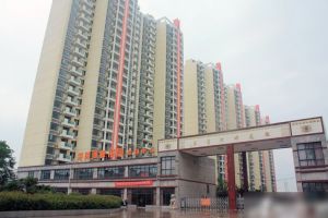 双地铁口公园旁电梯房二环边三室双卫户型