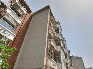 前进楼 一楼一室出售 楼层低 总价合适 看房方便