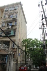 位置在国防科大东门旁边,中国银行进去