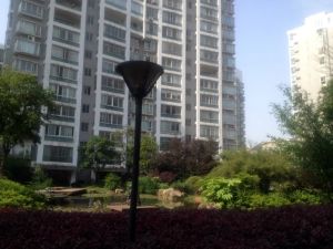 中建单位房,中间楼层,自住精装修,有一个地下车位