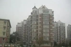 采光好,简单装修,地段好,房东诚急售,交通十分方便