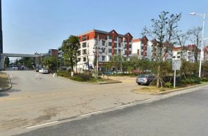 月亮岛卧龙湾南北通透纯板房四房两厅精装未入住诚售