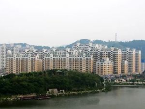 阳光花园二区中间楼层168平,大平方低总价的房源