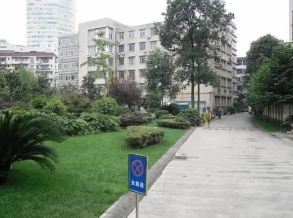 互利西一巷8号院实景图