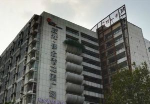 蓝光郁金香花园广场1室0厅东