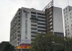 蓝光郁金香花园广场1室1厅南