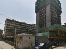 此房是两室一厅一卫 东南朝向 地铁口 可按揭