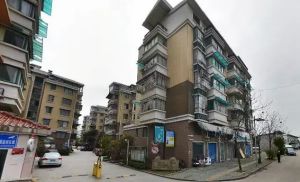 商品房楼梯房精装保养好挨近联丰闹市得房率高