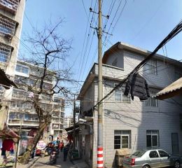 市 中 ,心 开福寺旁潘家坪三楼出售 随时看房