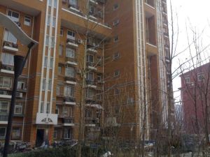 樱桃头条,南北通透低楼层两居,1996年建成