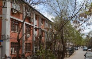 百万佳苑兰园2018年入住的,小区有地下停车位