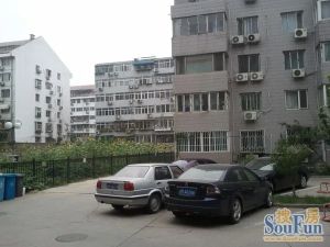 朝阳门内大街75号院低楼层南北2室2厅独立小区