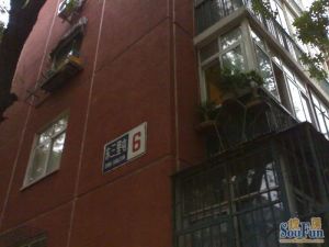 三里屯东东向一居室中间楼层近太古里