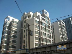 2013年建成,东南全明二居,有车位和使用权地下室