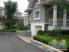 旅游路墅区复式,带阁楼,配套齐全,环境优美