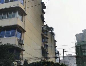 万隆花园4室2厅东南南