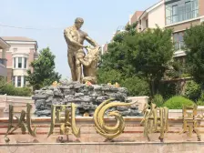 凤凰御景大四居全天采光,毛坯随意装,带车位地下室