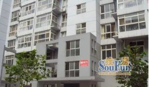 带阁楼南北通透三居室采光好