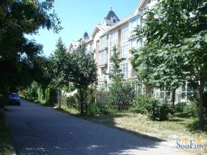 燕顺路低密度洋房小区顶层带阁楼总高四层
