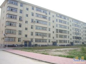 低密度板楼,南北通透,户型方正,楼间距大,采光好。