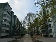 :此房满五年,户型方正,楼下社区大公园,居住舒适